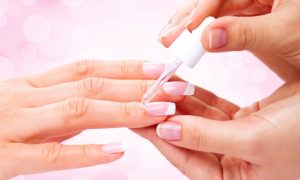 Pourquoi confier la pose de vos faux-ongles à une prothésiste ongulaire ?