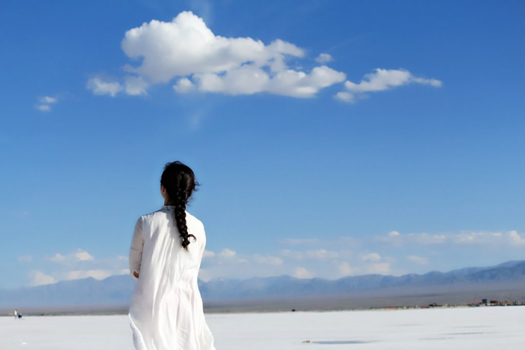 Bien porter une robe longue quand on a une forme généreuse La mode des femmes